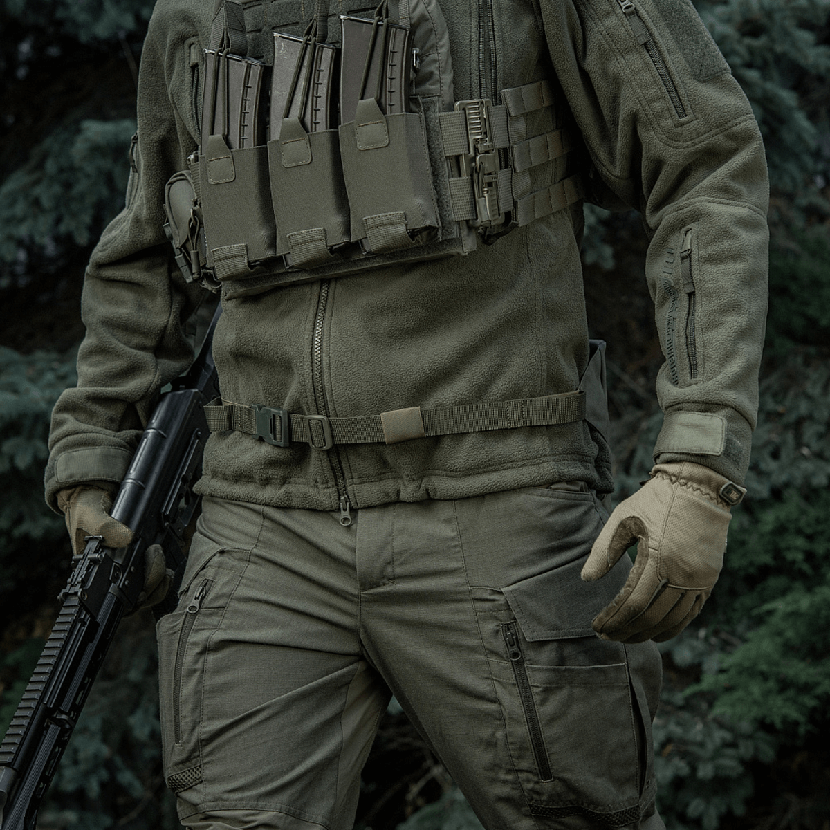 M-Tac Siddeunderlag med bælte i taktisk miljø.