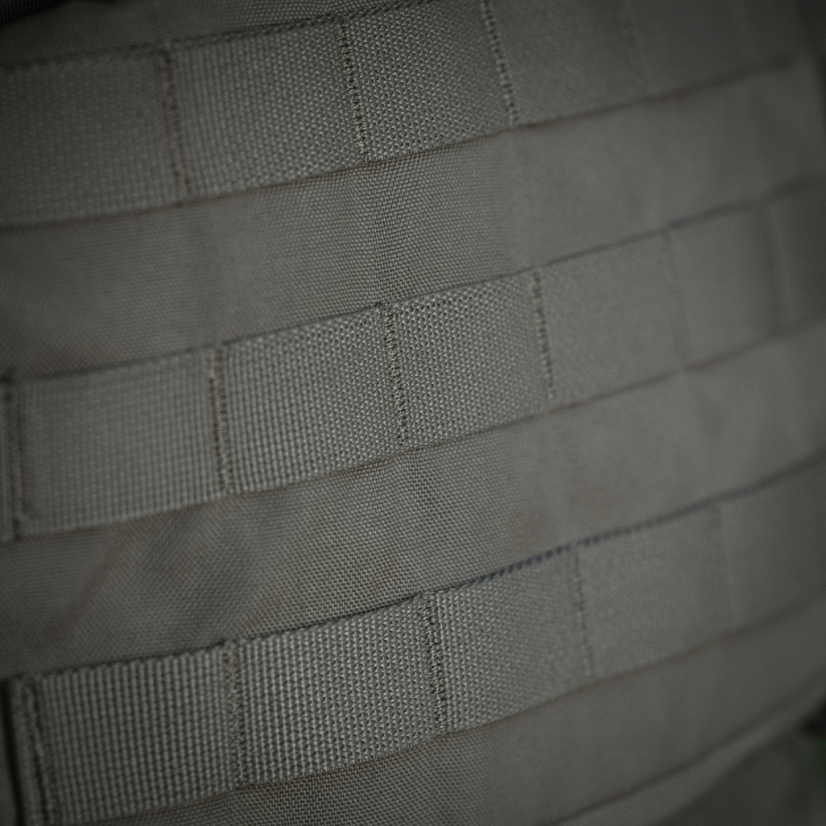Detalje af M-Tac War Belt ARMOR med MIL-SPEC MOLLE-webbing i slidstærkt Cordura 500D, ideel til taktisk udstyr og tilbehør.