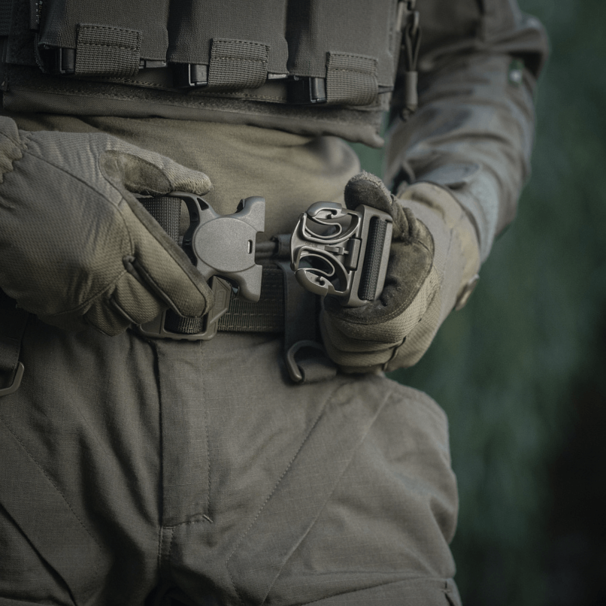M-Tac War Belt ARMOR med MOLLE-webbing og robust lukning, designet til taktiske brugsscenarier