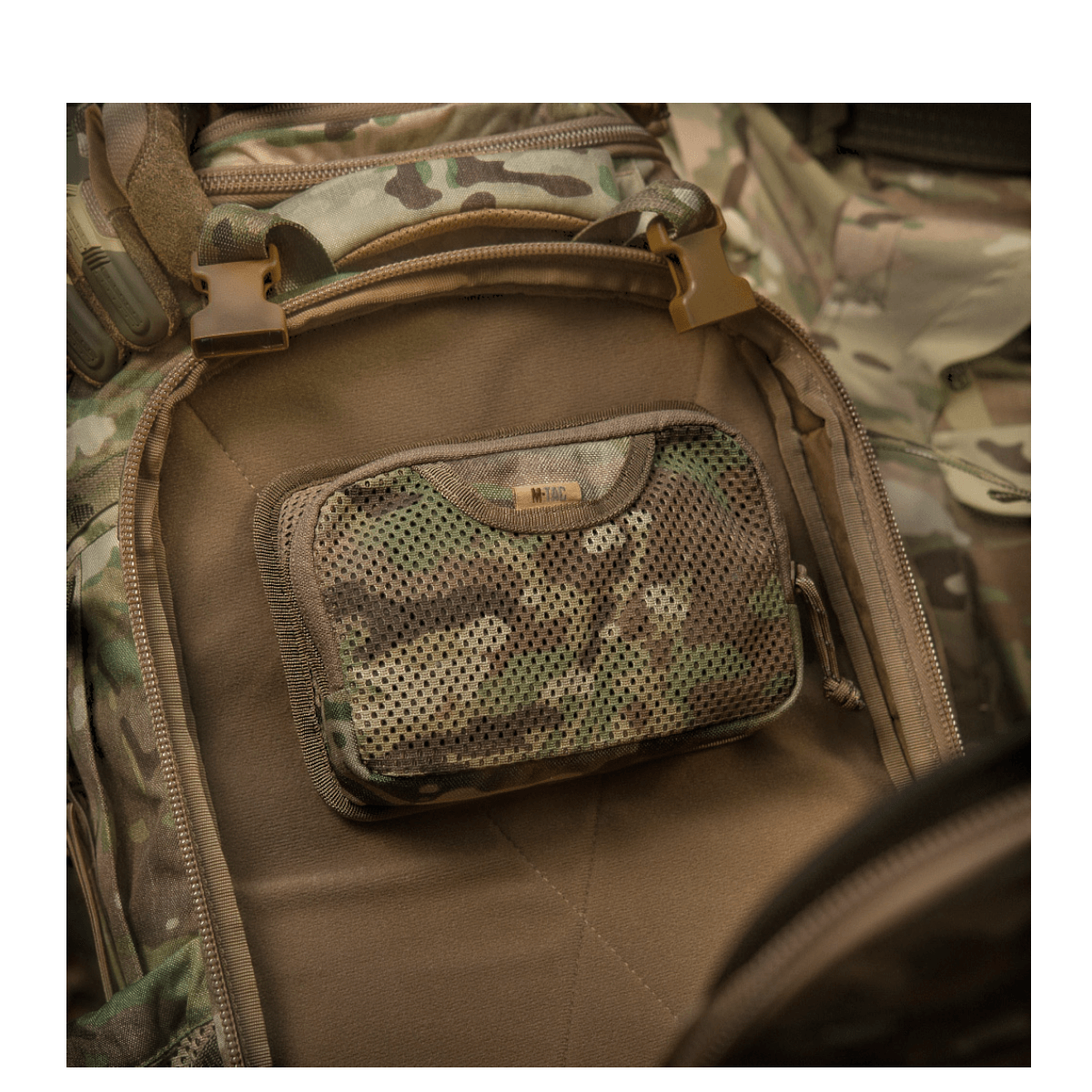 M-Tac Hook & Loop Utility Panel i camouflagemønster med lynlåslomme, perfekt til opbevaring i tasker, størrelse 19 x 13 cm.