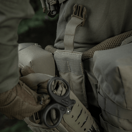 M-Tac Medical Pouch Elite Rip Off fastgjort til taktisk rygsæk for hurtig førstehjælp i kritiske situationer.