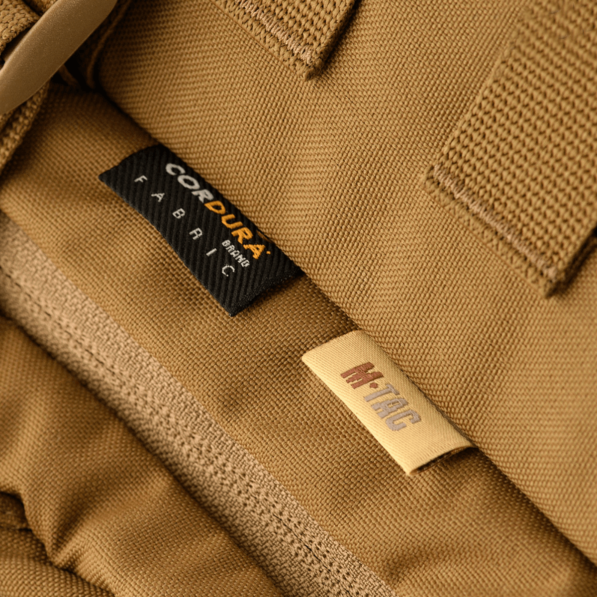 M-Tac Rygsæk Gen.II Elite Large lavet af holdbar Cordura 330D og 1000D forstærket materialer, ideel til ergonomisk transport og våbenopbevaring.