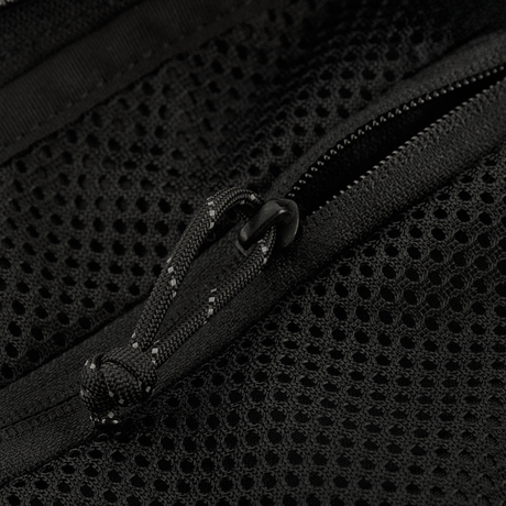 Close-up of the zipper on M-Tac Magnet XL Bag Elite.
