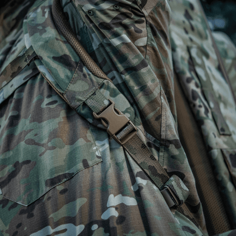 Detail shot of M-Tac Gun Backpack Case 125 cm Gen.II Elite in camouflage with robust buckle and strap in Cordura material
