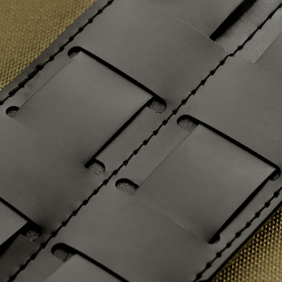 M-Tac Panel til Patches på MOLLE 80x135 med plastbase og hook & loop overflade til fastgørelse af patches, mål: 80 x 135 mm.