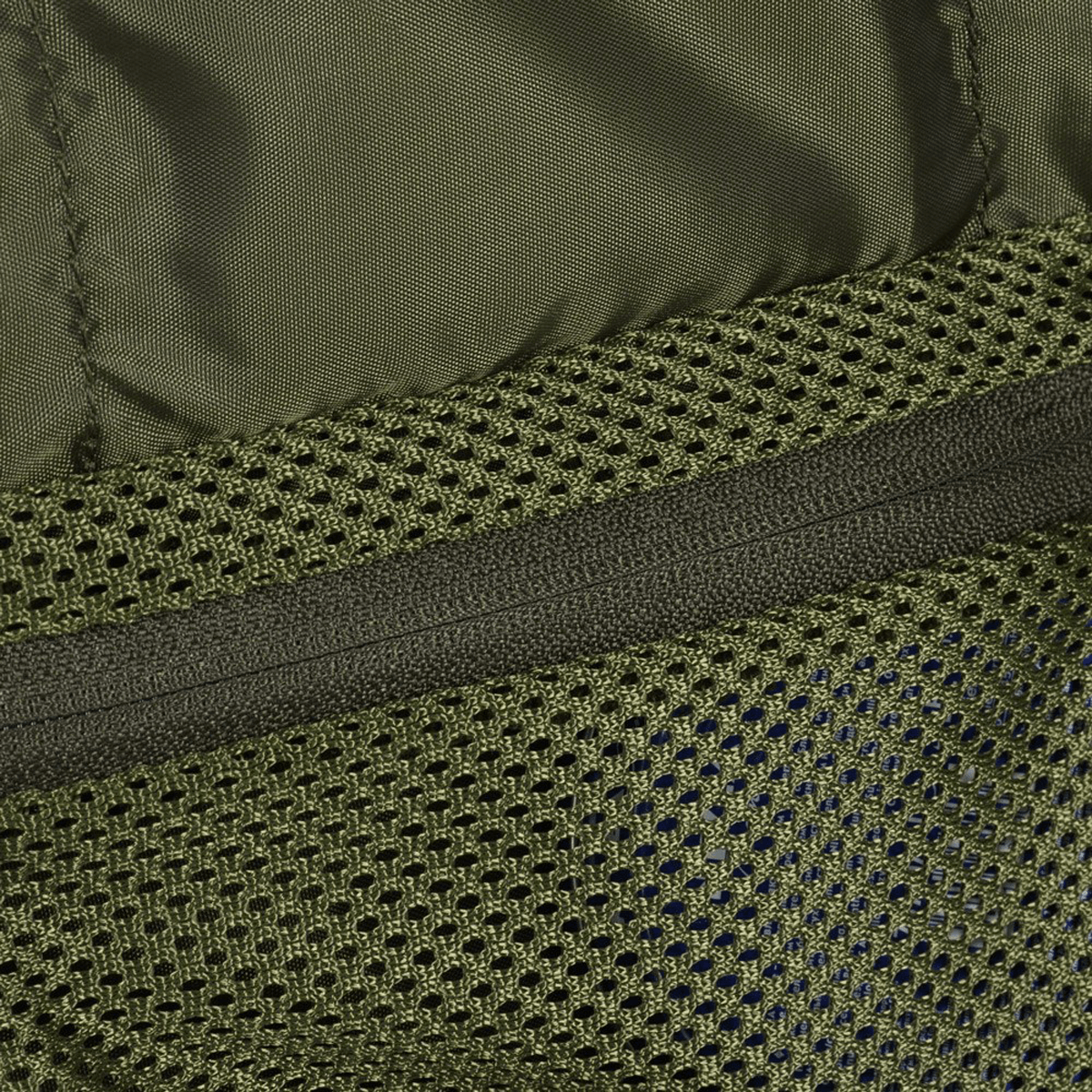 M-Tac Toilettaske med slidstærk 600D polyester og vandafvisende egenskaber, grøn nettekstildetalje og søm.