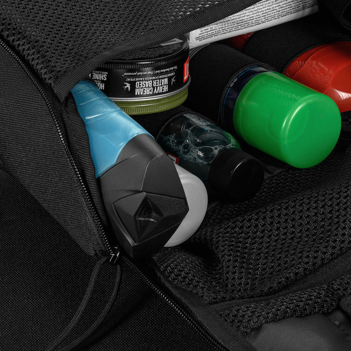 M-Tac Toilettaske med hygiejneprodukter, tandbørste, barbergrej i vandafvisende og slidstærk 600D polyester med PVC-belægning