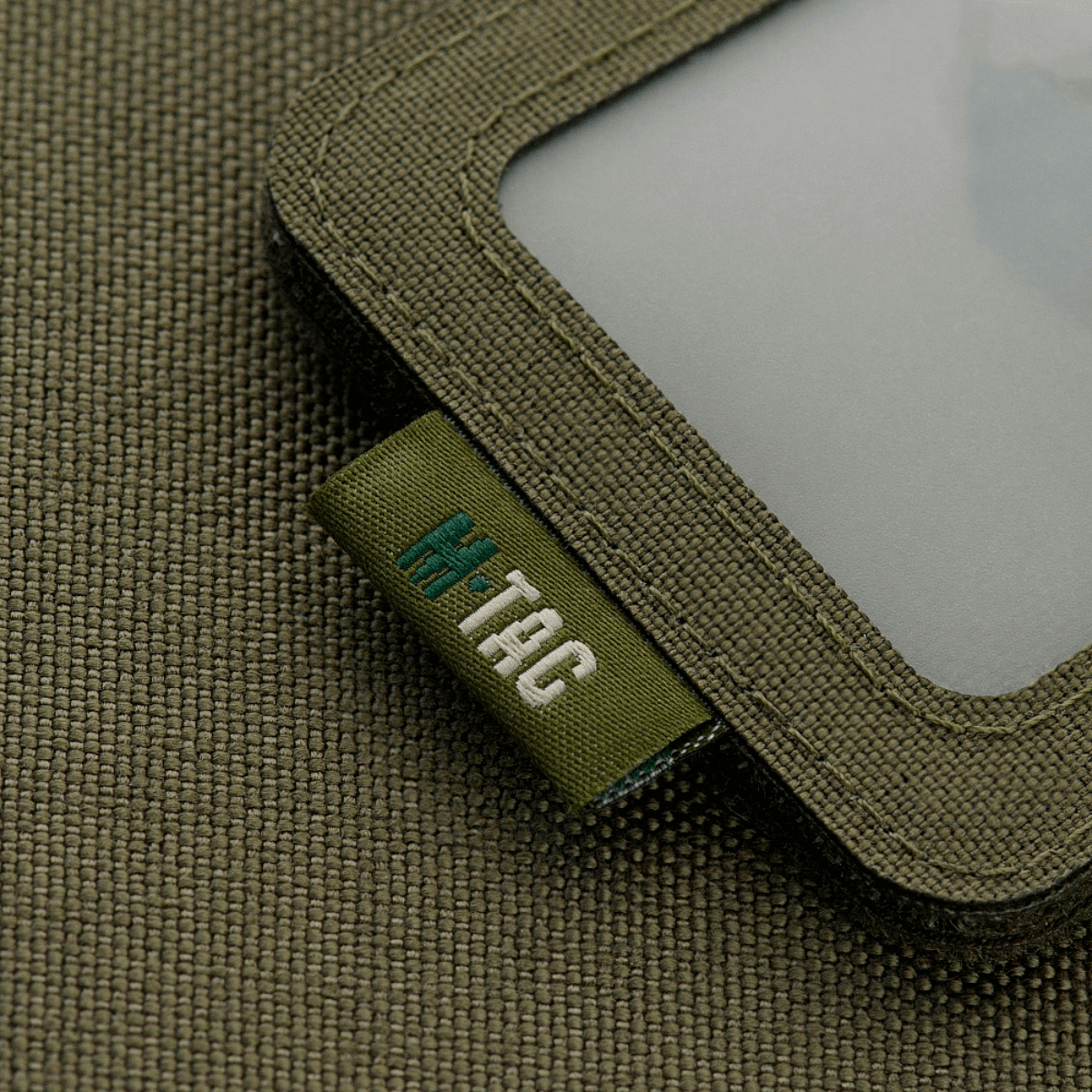 M-Tac Taktisk ID-kortholder med Snøre på solid Cordura-materiale, ideel til militær- og politibrug, med transparent panel og ekstra holdbarhed.