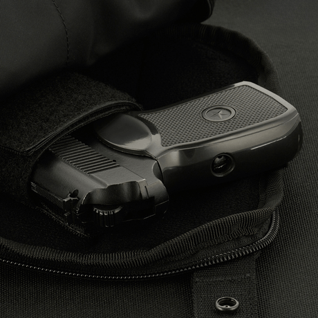Hidden weapon compartment in M-Tac Sphaera Hex Hardsling Bag offering security and comfort.