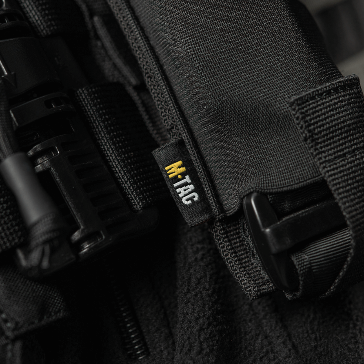 M-Tac Elastisk Tourniquet Pouch Molle Gen.III med praktisk bæredesign og ekstra fikseringselementer i Cordura Squadron.
