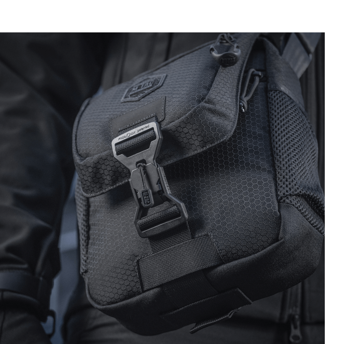 M-Tac Satellite Magnettaske Gen. II Elite Hex i sort Cordura, multifunktionel organizer-taske til daglig brug og våbenopbevaring.