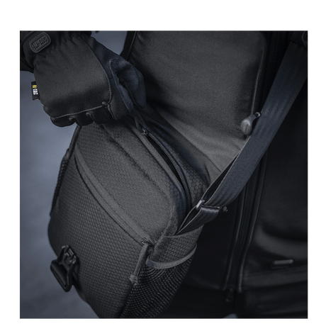 M-Tac Satellite Magnet Bag Gen. II Elite Hex in black Cordura Hex, NIJ certification, focus on zipper details, gallery position 1.