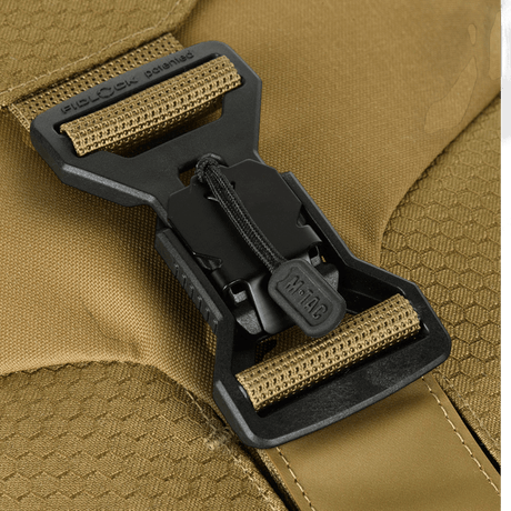 Closure on M-Tac Magnet XL Bag Elite Hex with FidLock system.