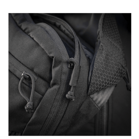 Detail of M-Tac Magnet XL Bag Elite Hex with FidLock locking system and shoulder strap, showing robust fabric and zipper design.
