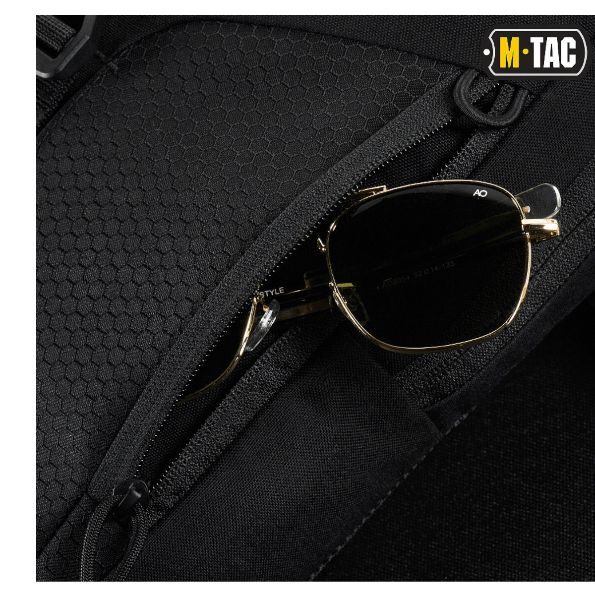 M-Tac Magnet XL Taske Elite Hex med FidLock-låsesystem og solbriller i lommen, sort taske, robust design, stilfuld og praktisk