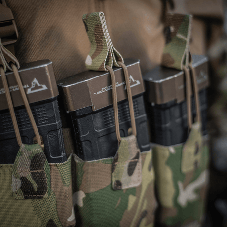M‑Tac Elastisk Single Magazine Pouch Elite with magazines in a compact, functional MOLLE-compatible camo design