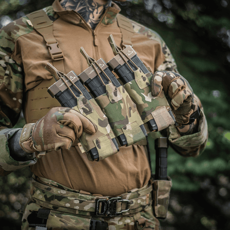 M‑Tac Elastisk Single Magazine Pouch Elite demonstrating capacity for multiple magazines in a tactical setting with MOLLE compatibility