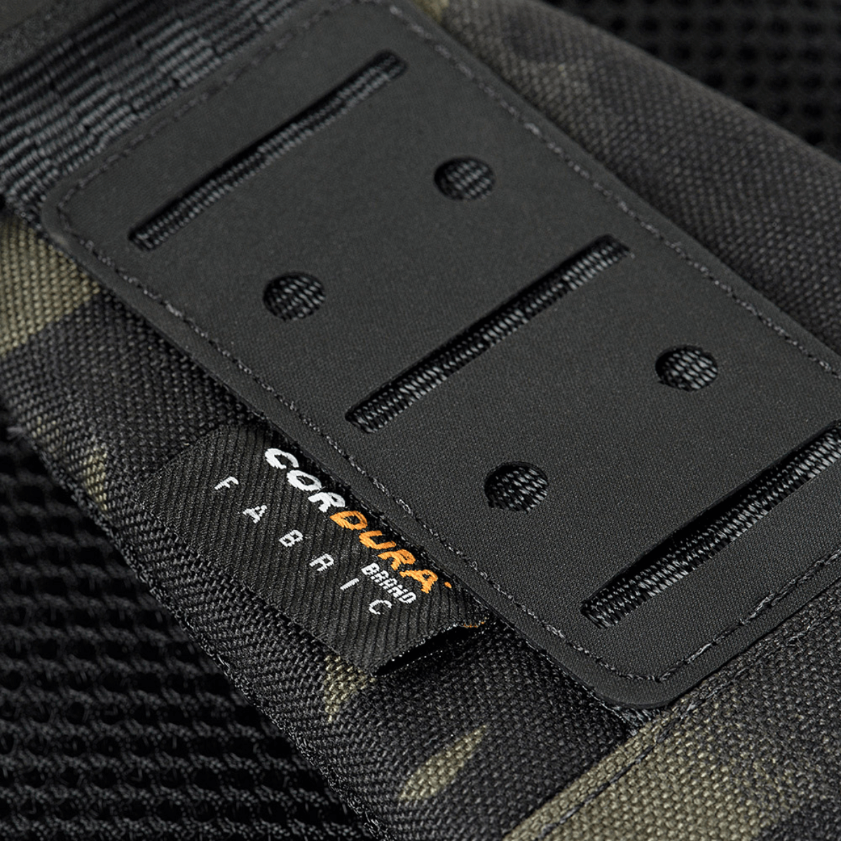 M‑Tac Cross Bag Elite Hex i holdbart Cordura 500 materiale med fokus på detaljer og styrke.