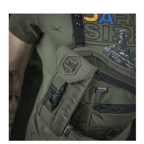 M-Tac Smartphone Lomme Elite Large Hex i Cordura HEX materiale med WJ magnetisk spænde, perfekt til opbevaring af smartphones op til 6,5 tommer.