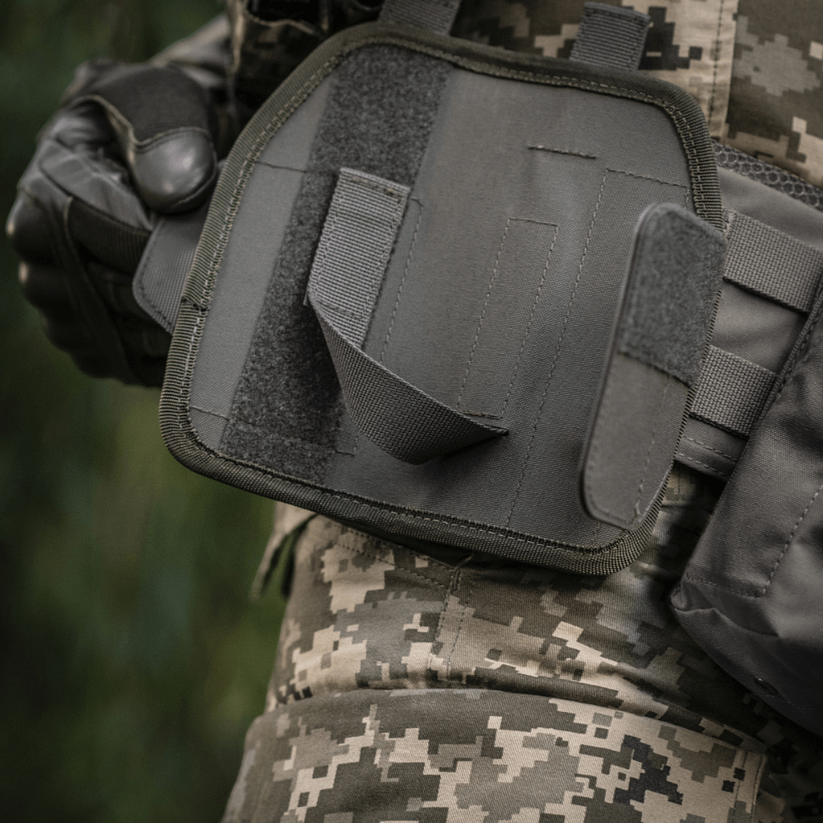 M-Tac Universal Taktisk Hylster Elite Venstre monteret på bælte med MOLLE-interface og justerbare stropper. Fremstillet af Cordura 500D.