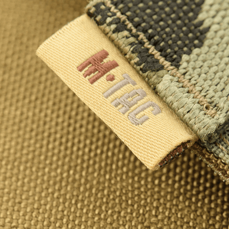 Nærbillede af M‑Tac Front Panel til Cuirass QRS med camouflagestof mærket M-TAC, designet til militære anvendelser.