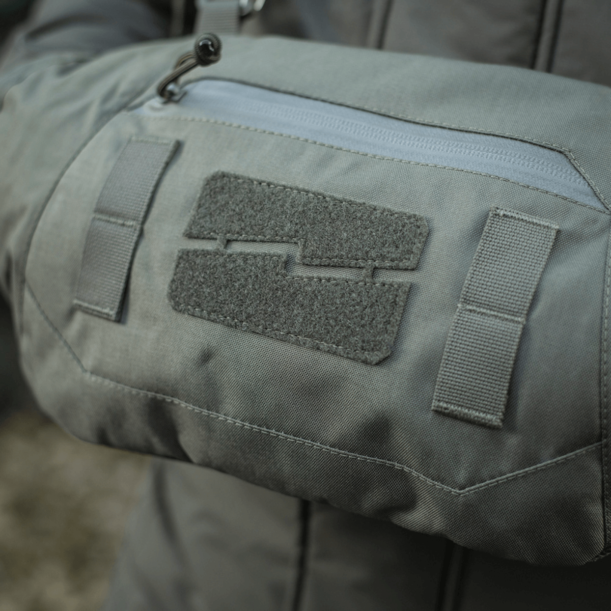 M-Tac Taktisk Håndvarmer Elite i slidstærkt Cordura 500D, perfekt til at holde hænder varme i koldt vejr med Polartec fleecefor og G-Loft isolering.