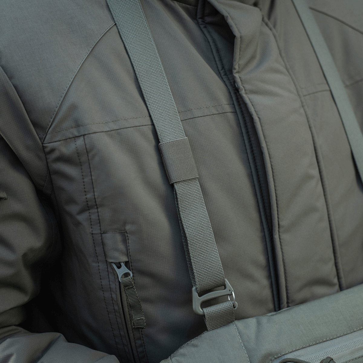 M-Tac Taktisk Håndvarmer Elite i slidstærkt Cordura 500D materiale, ideel til koldt vejr, med blødt fleecefor og G-Loft isolering.