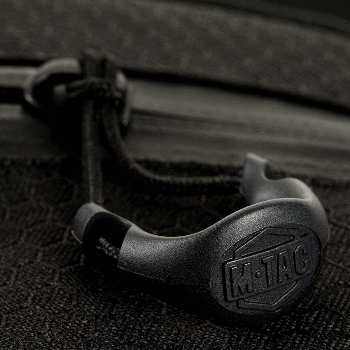 Detalje af M-Tac Sling Pistoltaske Elite Hex med robuste lynlåse.