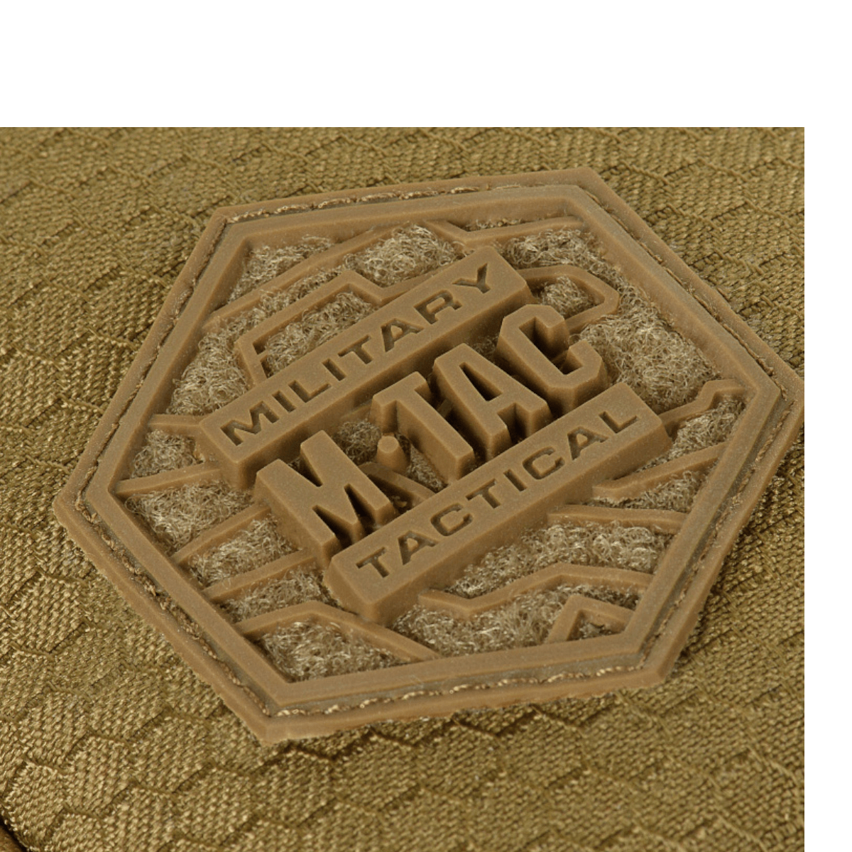 Detalje af M-Tac Sling Pistoltaske Elite Hex med militær logo på Cordura stof.