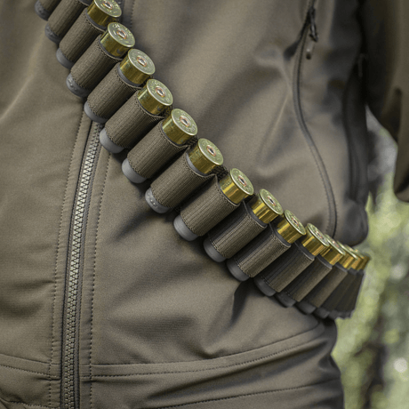 M-Tac Bandolier Elite for hunting, shows cartridges in a practical belt with elastic retention, capacity for 55 shells, ergonomic design.