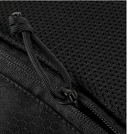 Close-up of the zipper and material on M-Tac Konvert Taske Elite, made of Cordura for durability and comfort.