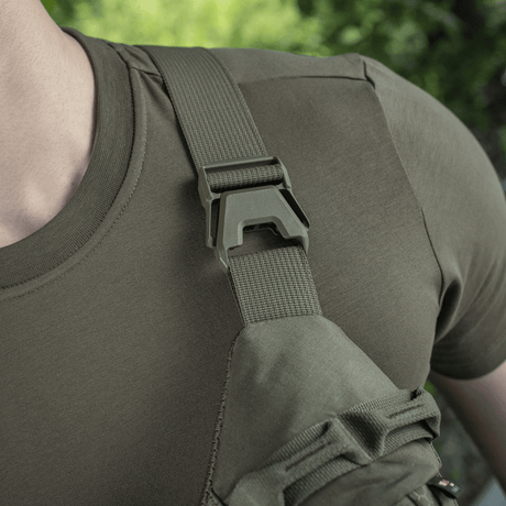 Man wearing M‑Tac Belt Bag Elite Hex over the shoulder, showing robust buckle and tactical design in close-up.