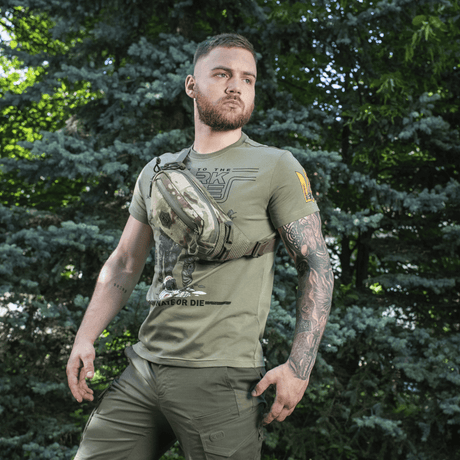 Man wearing M‑Tac Elite Hex belt bag in an outdoor environment, ideal for everyday use and tactical purposes, made of durable Cordura.