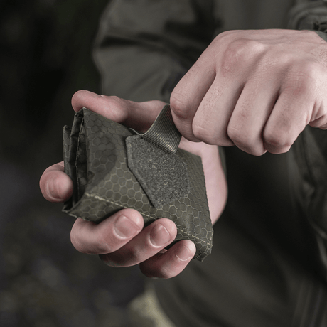 M-Tac City Med Pouch Hex i slidstærkt hexagonmønstret ripstopmateriale, kompakt bærbart førstehjælpskit, galleri position 1.