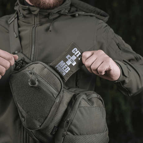 M-Tac City Med Pouch Hex i robust ripstop med hexagonmønster, kompakt førstehjælpskit vist i galleri position 1.