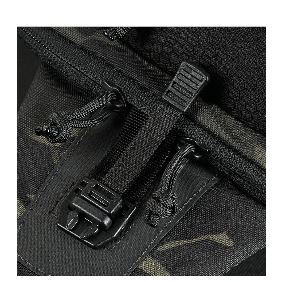 M-Tac Cross Taske Slim Elite Hex med Cordura materiale og Woojin spænde, detaljeret visning af lynlås og stropper.