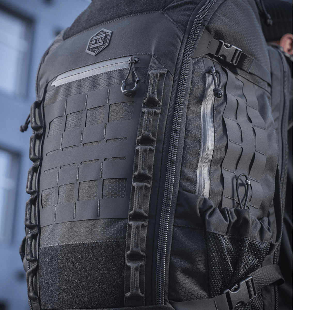 M-Tac Rygsæk Large Elite Hex Gen. IV lavet af Cordura med stilfuldt design og bred funktionalitet til hverdagsbrug og opbevaring af våben.