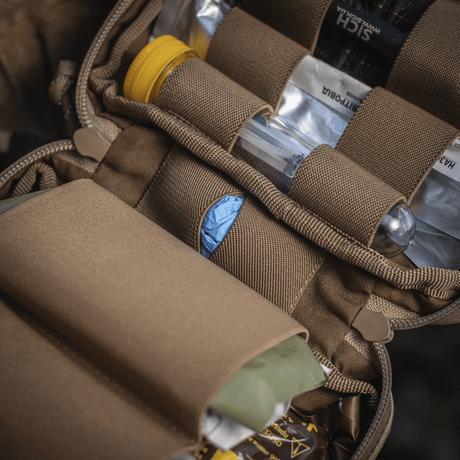 M-Tac Horisontal Medic Lomme Large Elite i multicam med NIJ-certificering vist i galleri position 1, åben med organiserede førstehjælpskomponenter indvendigt.