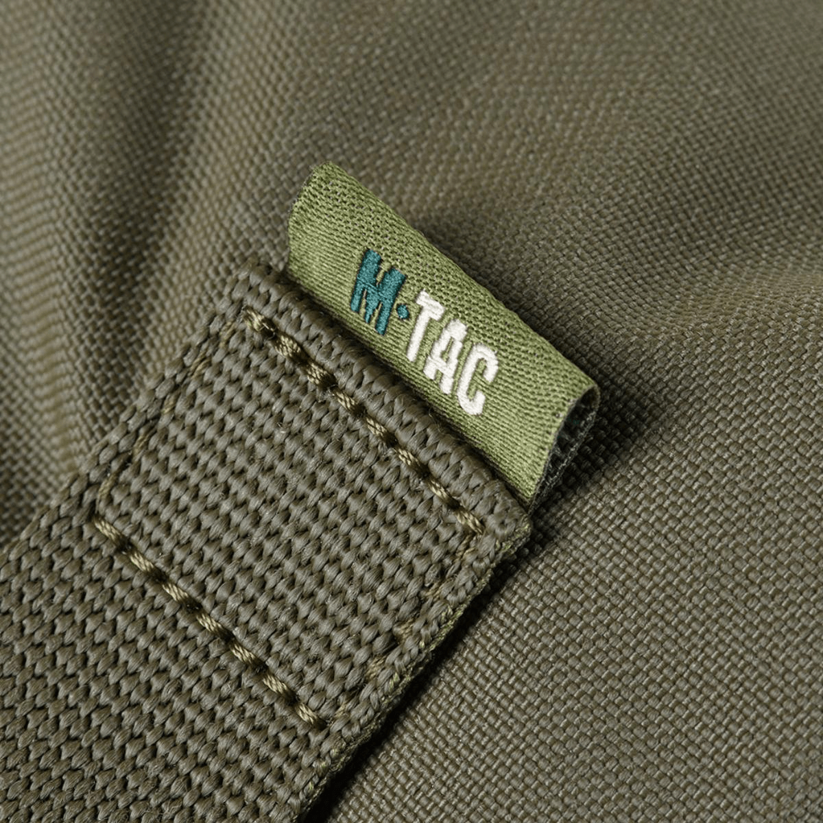 Detalje af M-Tac Pouch Sukharka Gen.3 XL i slidstærkt Cordura 500D med synligt M-Tac logo og robust syning.