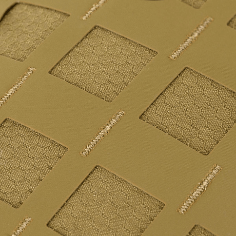Nærbillede af M-Tac Tablet Bag Laser Cut Hex med laser cut MOLLE panel i Cordura materiale.
