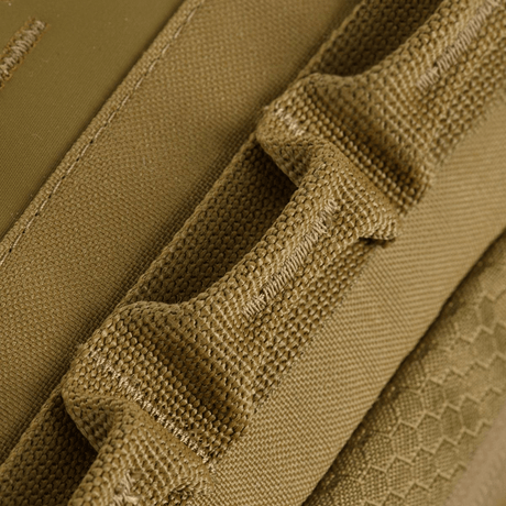 M-Tac Tablet Bag Laser Cut Hex med laser cut MOLLE panel i Cordura materiale til EDC og skjult våben transport.