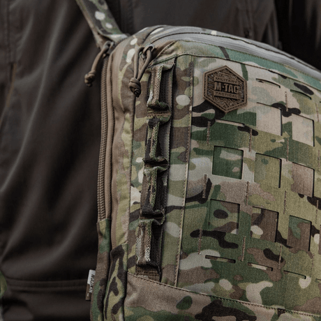 M-Tac Tablet Bag Laser Cut Hex i camouflagemønster med Cordura materiale og Laser Cut MOLLE system til taktik og hverdag.
