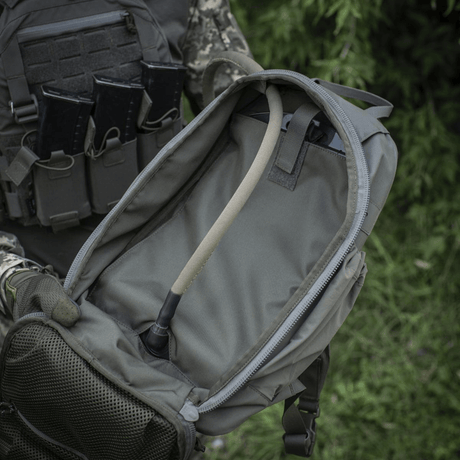 Billede af M-Tac STURM Elite Rygsæk med rummeligt hovedrum og elastiske sidelommer, lavet af slidstærk Cordura for taktisk brug.
