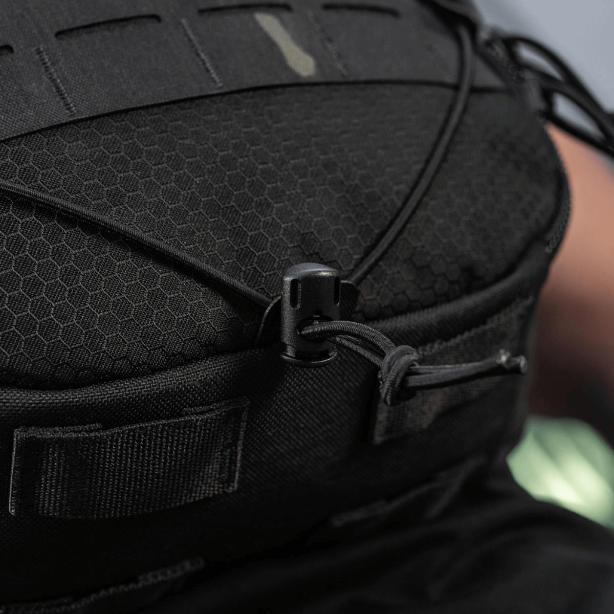 M-Tac STURM Elite Rygsæk med taktisk MOLLE Laser Cut frontpanel og holdbar Cordura-konstruktion til kortvarige feltture.