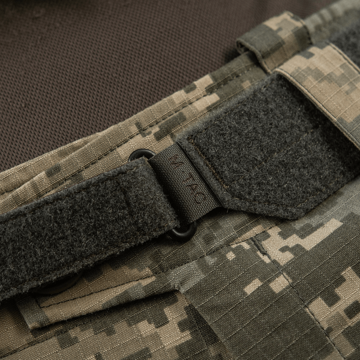 Nærbillede af M‑Tac Internal Tiger Bælte med velcro-fastgørelse og Cordura 500D materiale, ideel til taktisk brug.