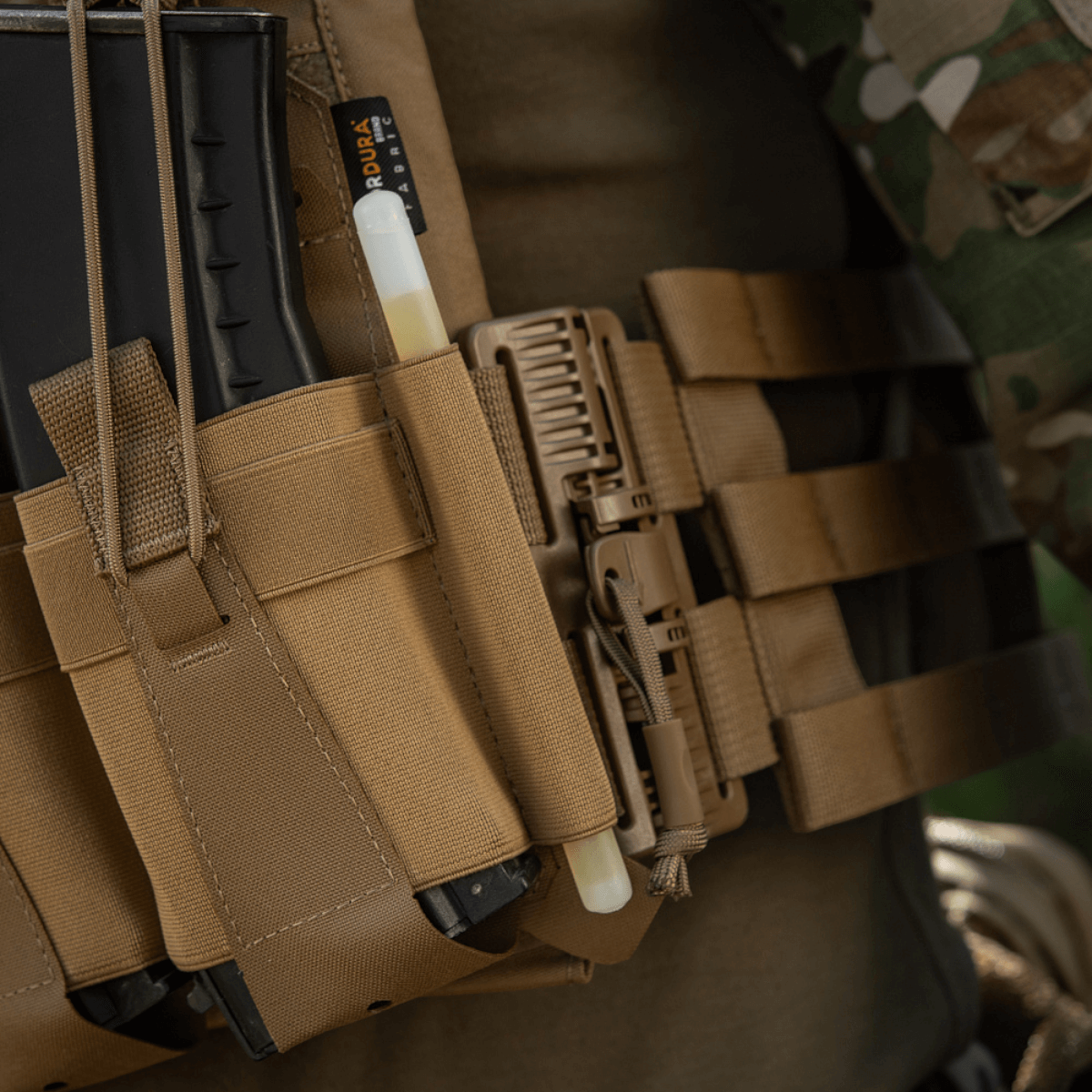 M-Tac Frontpanel til Plate Carrier Cuirass QRS til 4 Magasiner med elastisk magasinlomme og robust Cordura materiale.