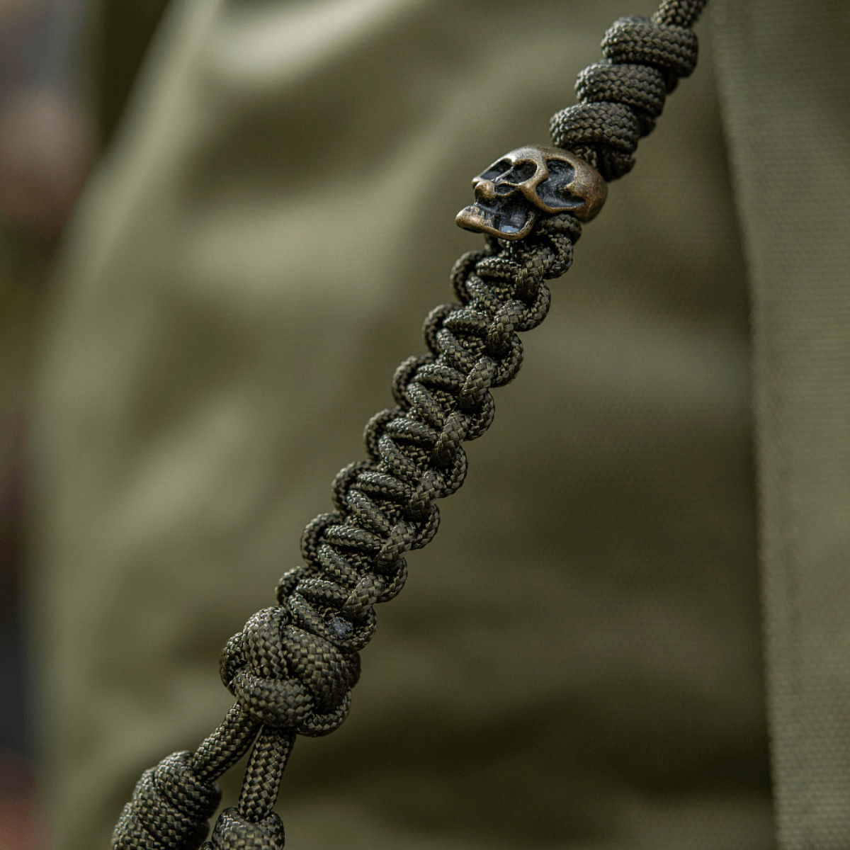 M-Tac Loopy Snake Skull Lanyard med flettet paracord 550 type III, stilfuldt og holdbart tilbehør til knive eller små udstyr.