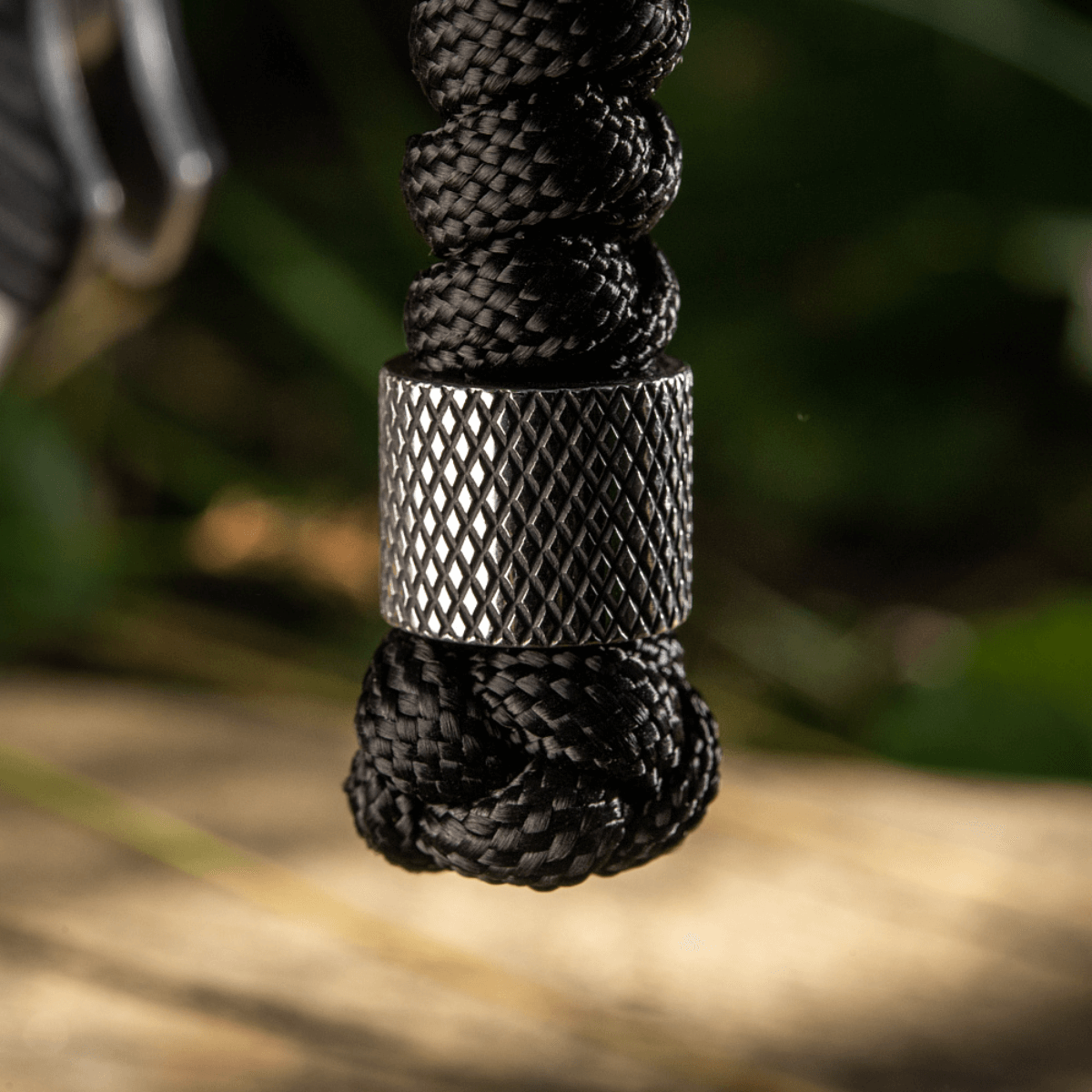 M-Tac Viper Lanyard Stainless Steel med flettet paracord og Viper-perle i rustfrit stål, stilfuldt tilbehør til kniv.