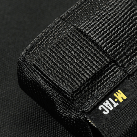 M-Tac Gasdåseholder Vertikal with Woojin lock, made of MIL-SPEC strap. Fits MOLLE system, ideal for protective equipment.