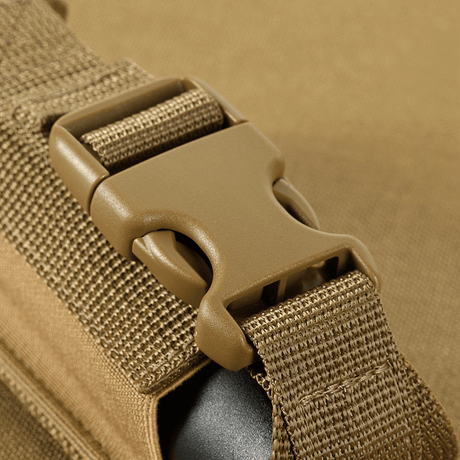 Close-up of M-Tac Gasdåseholder Vertikal with Woojin lock and MIL-SPEC strap for secure mounting.